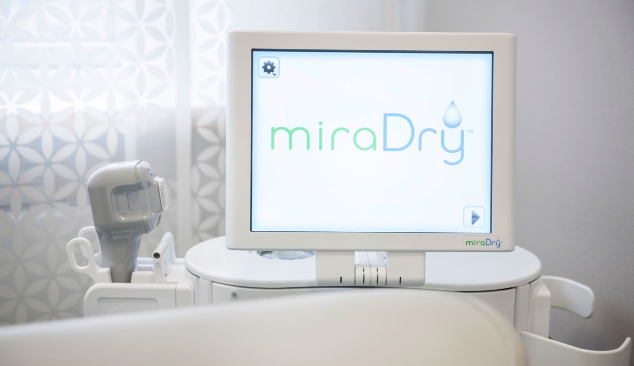 SVEDfri anvender det anerkendte MiraDry® apparatet til behandling af hyperhidrosis